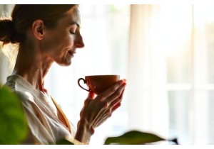 Natural Hormone Balance for Women Over 40 Using TCM Principles