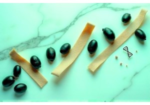 Bone Strengthening Foods with Eucommia and Black Beans